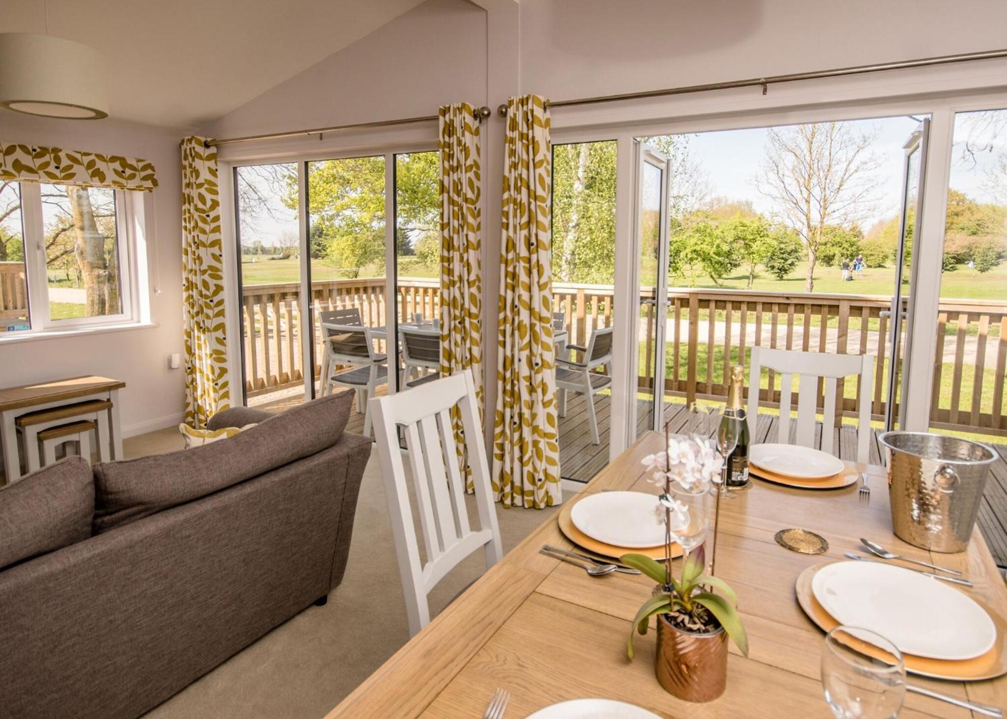 Hawthorn Glen Lodges Downham Market Bagian luar foto