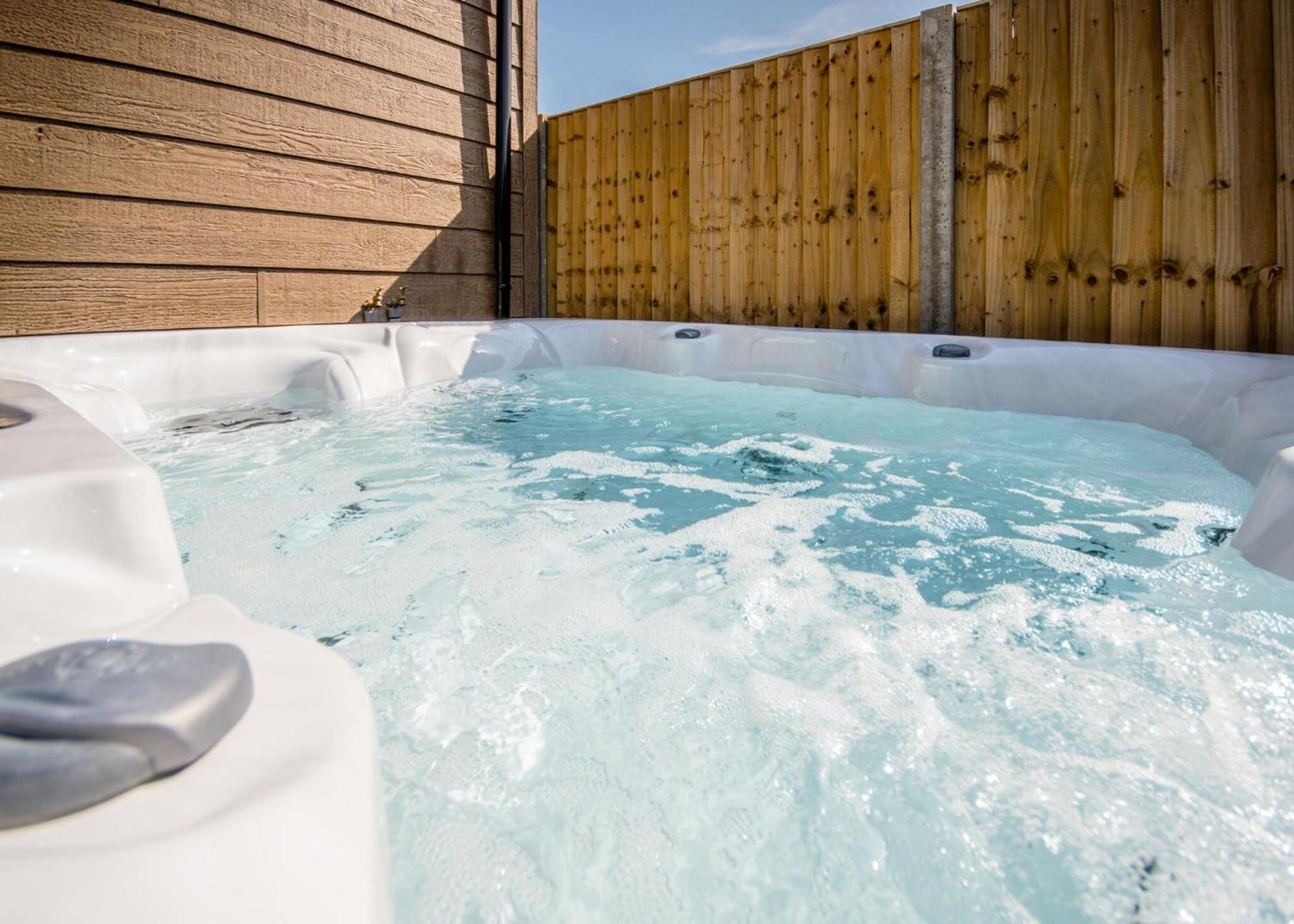 Hawthorn Glen Lodges Downham Market Bagian luar foto