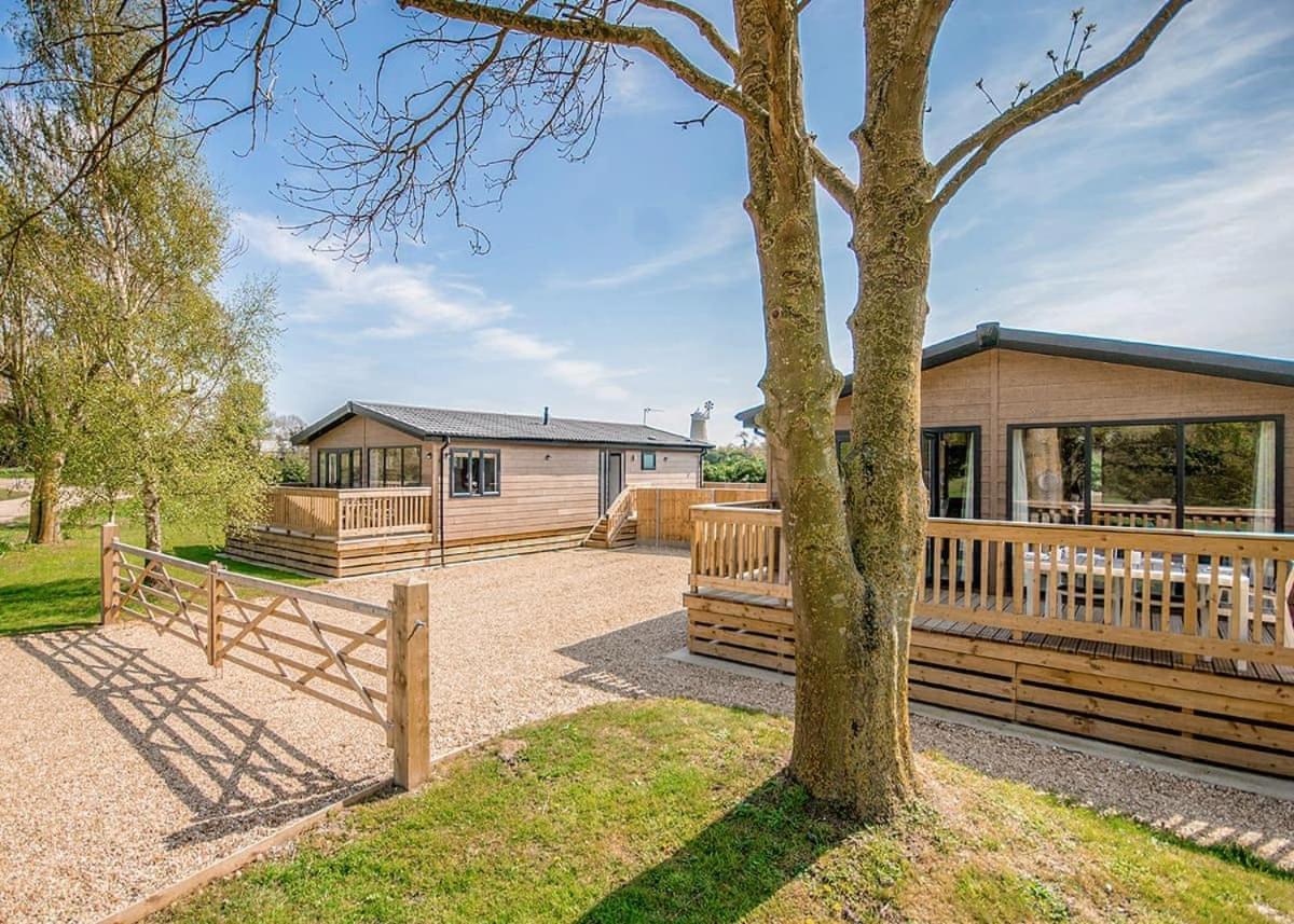 Hawthorn Glen Lodges Downham Market Bagian luar foto
